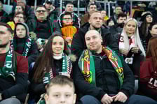 Kibice na meczu Śląska z Widzewem (2 marca 2024) na Tarczyński Arenie